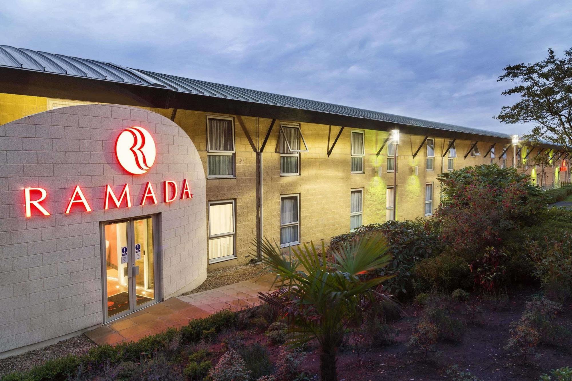 Ramada Oxford Hotel Waterstock Exterior photo